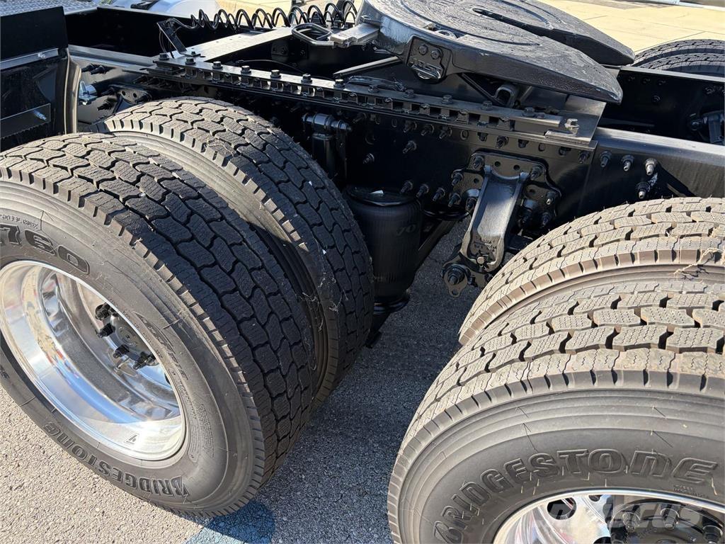 Volvo VNR64T300 Τράκτορες