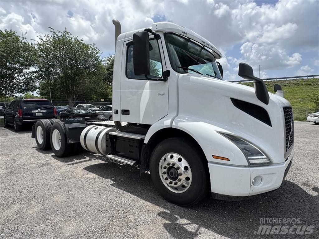 Volvo VNR64T300 Τράκτορες