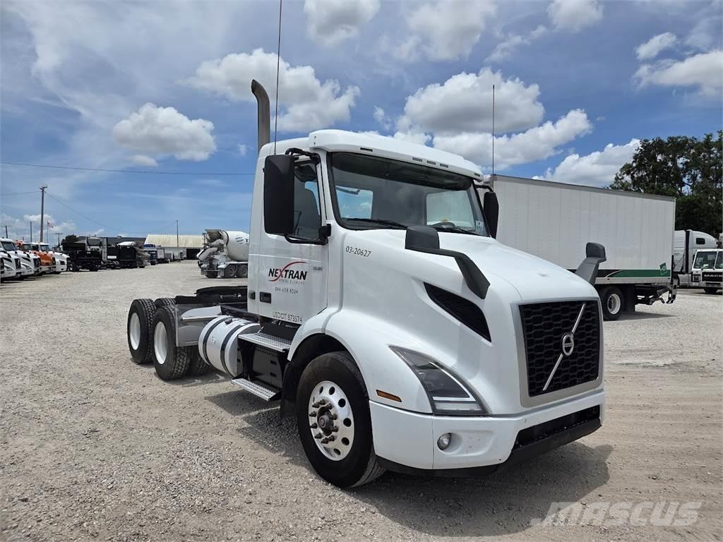 Volvo VNR64T300 Τράκτορες