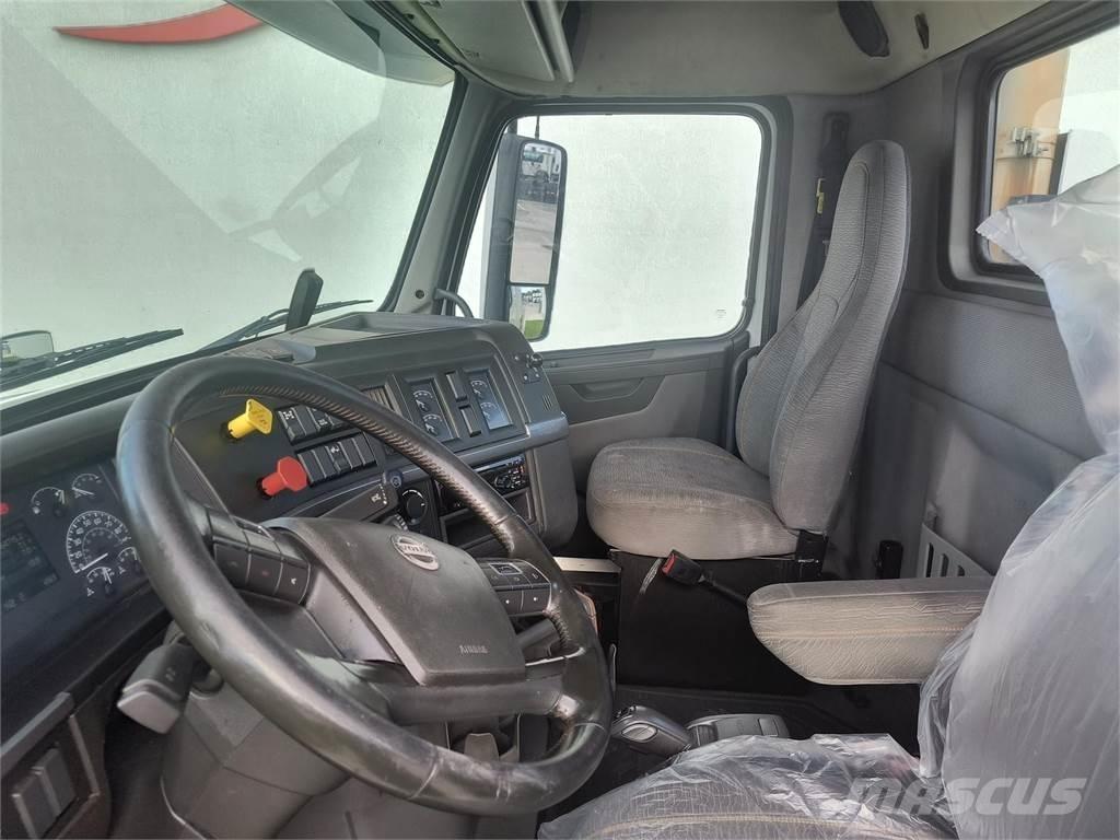 Volvo VNR64T300 Τράκτορες