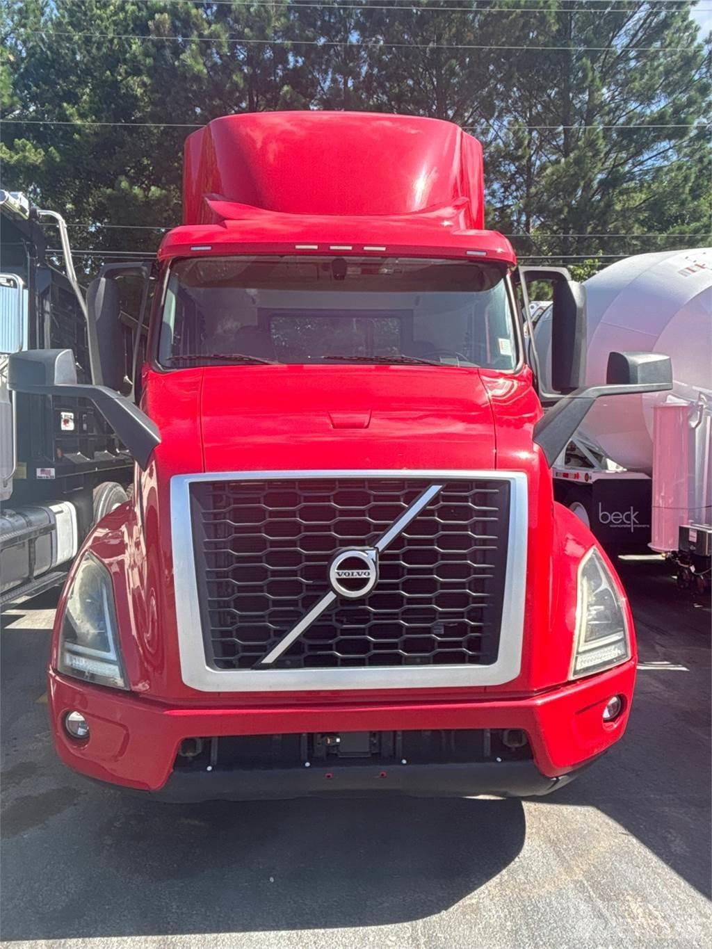 Volvo VNR64T300 Τράκτορες