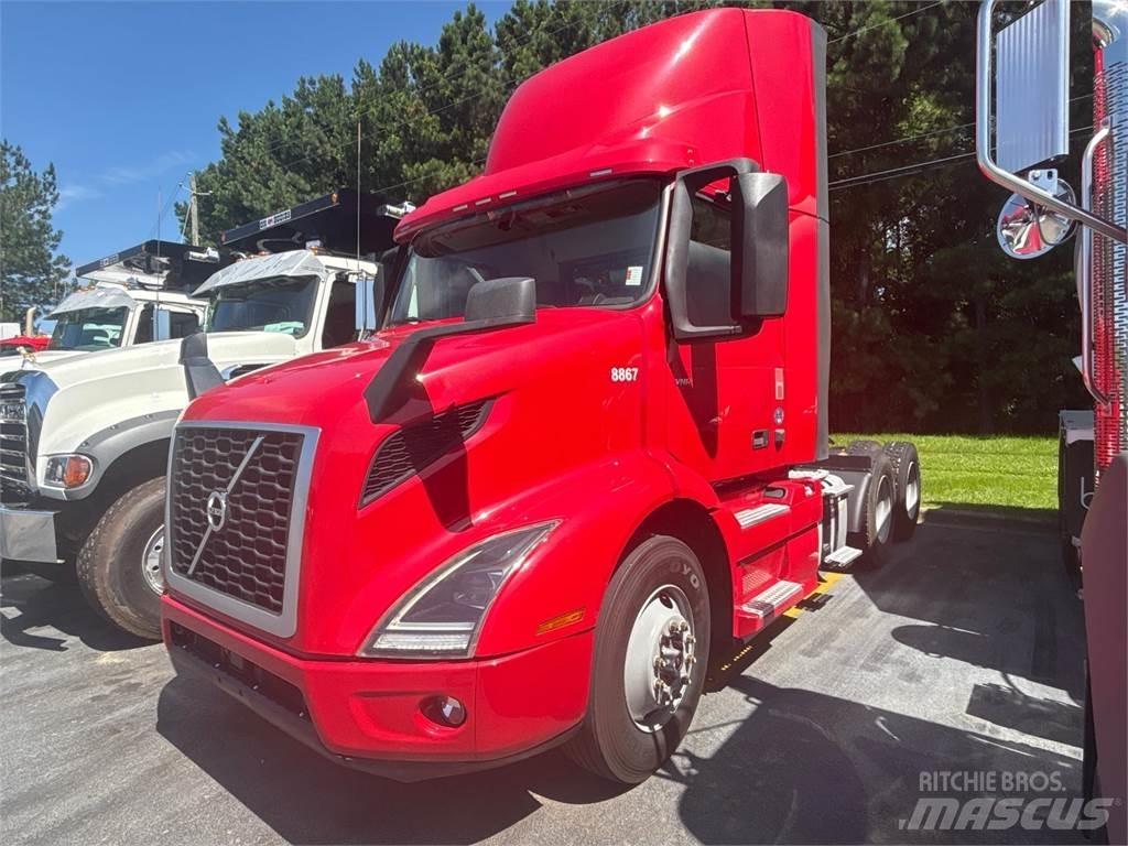 Volvo VNR64T300 Τράκτορες