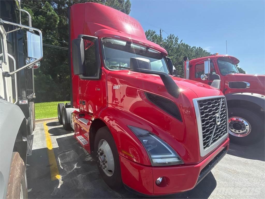 Volvo VNR64T300 Τράκτορες