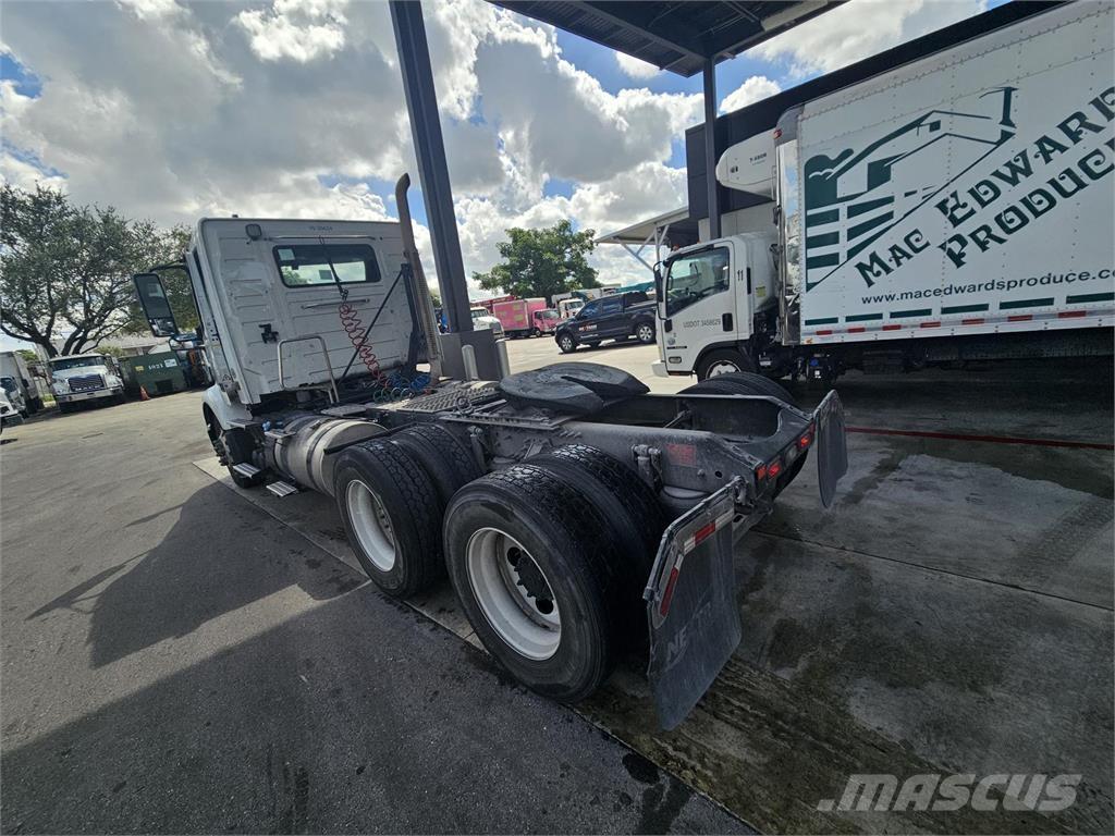 Volvo VNR64T300 Τράκτορες