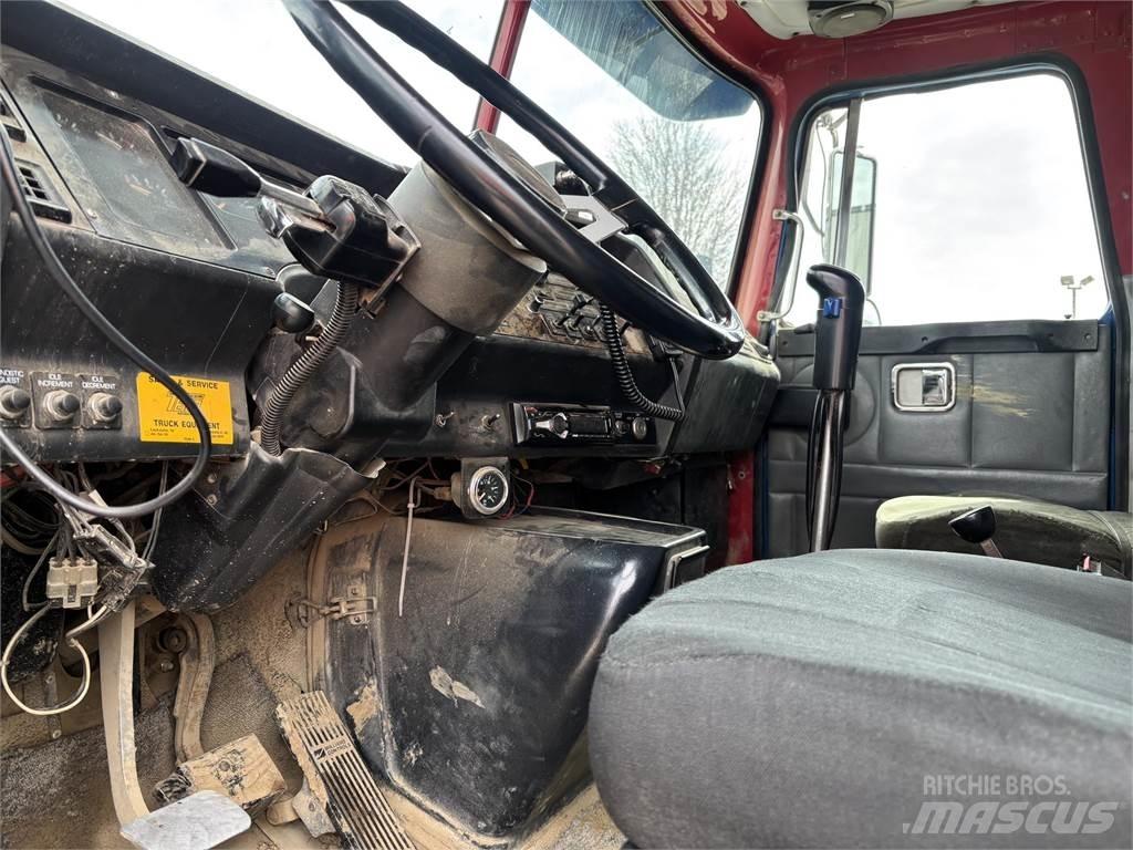Volvo WG64T Φορτηγά Ανατροπή
