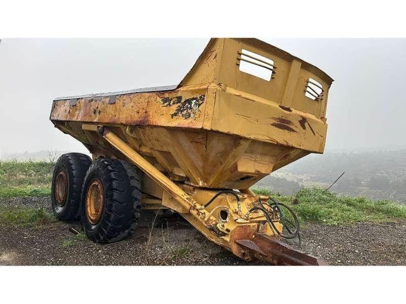 CAT D250B Ανατρεπόμενες ρυμούλκες