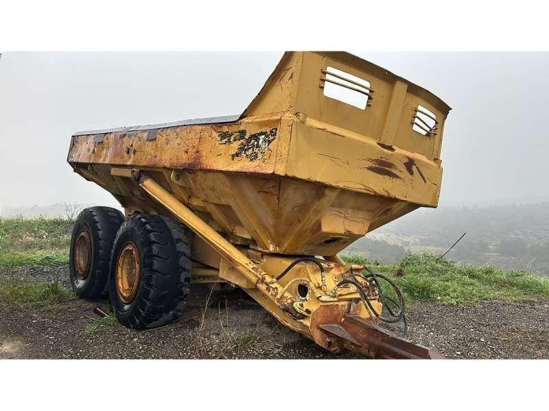 CAT D250B Ανατρεπόμενες ρυμούλκες