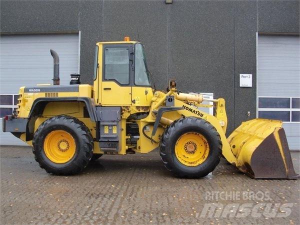 Komatsu WA320 Φορτωτές με λάστιχα (Τροχοφόροι)