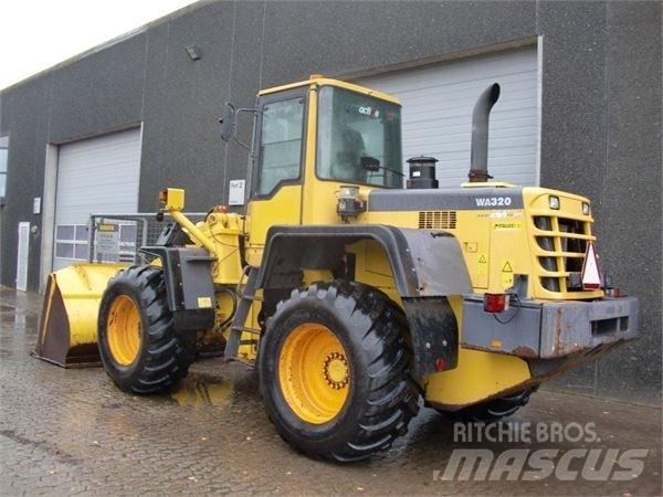 Komatsu WA320 Φορτωτές με λάστιχα (Τροχοφόροι)