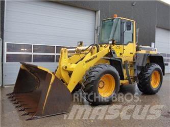 Komatsu WA320 Φορτωτές με λάστιχα (Τροχοφόροι)
