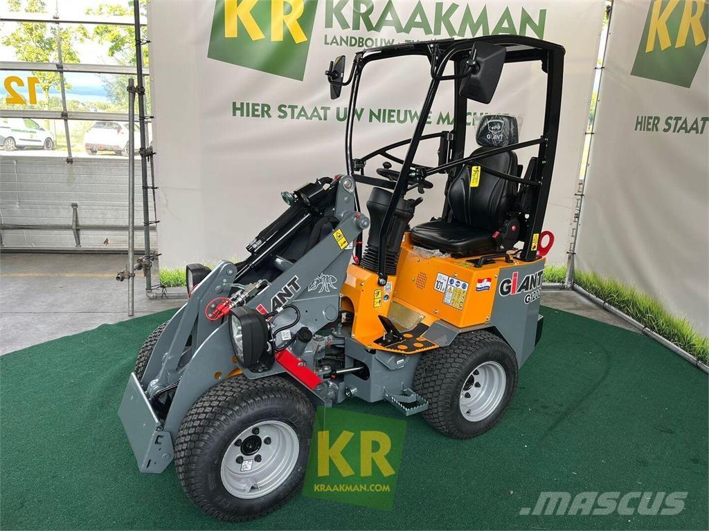 GiANT G1200 Εμπρόσθιοι φορτωτές και σκαπτικά