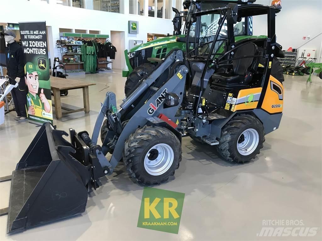 GiANT G2200E Εμπρόσθιοι φορτωτές και σκαπτικά