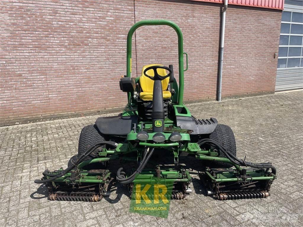 John Deere 8700A Χορτοκοπτικά γηπέδων με γκαζόν