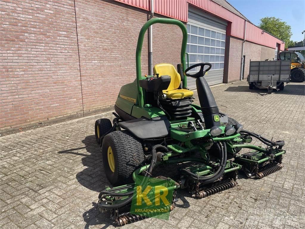 John Deere 8700A Χορτοκοπτικά γηπέδων με γκαζόν
