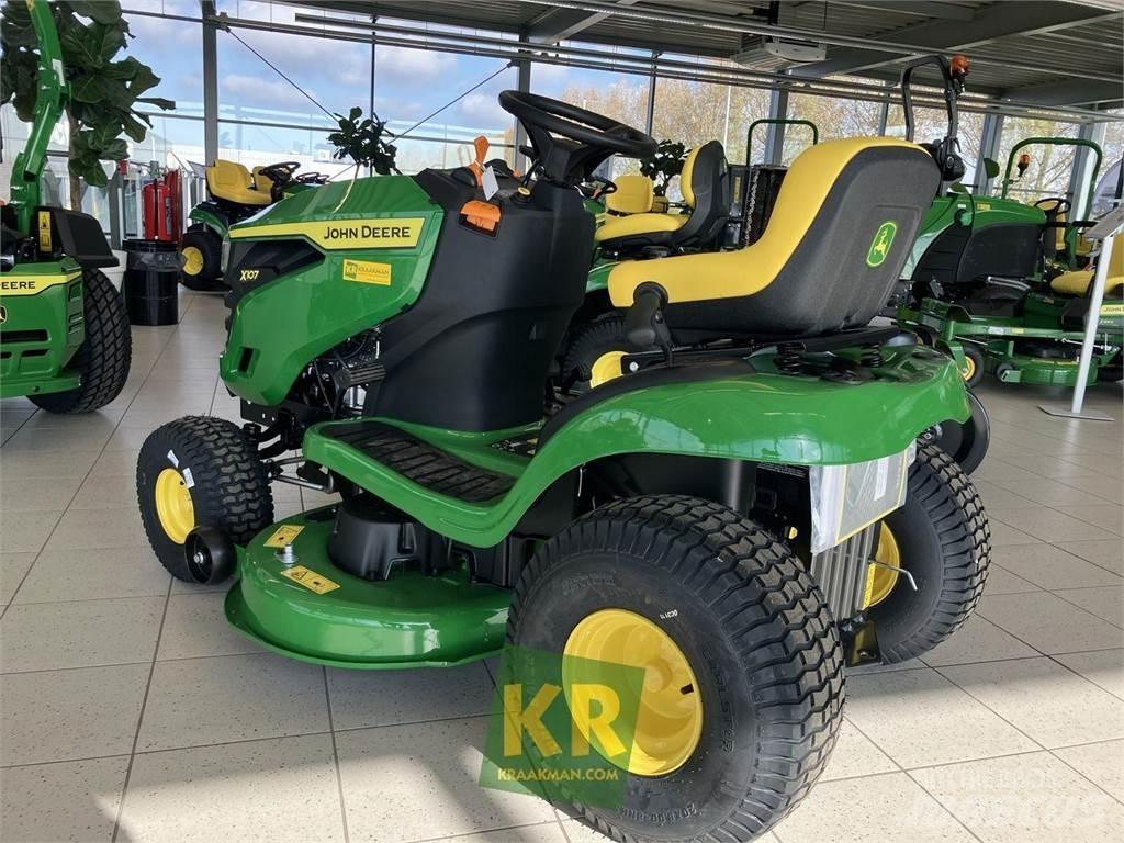 John Deere X107 Χορτοκοπτικά με καθιστό χειριστή