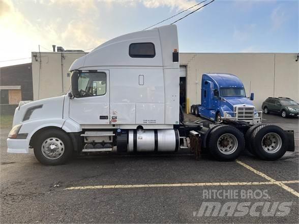 Volvo VNL64T670 Τράκτορες