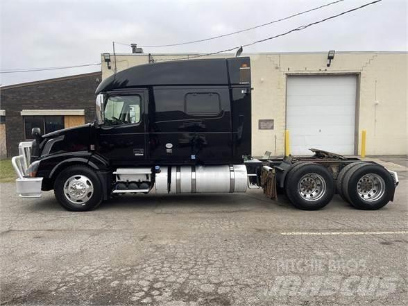 Volvo VNL64T730 Τράκτορες