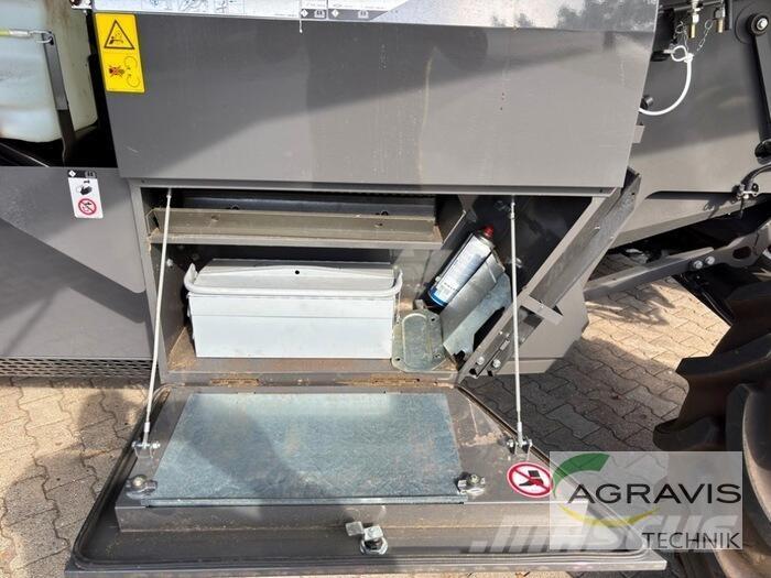 CLAAS TRION 650 Θεριζοαλωνιστικές μηχανές