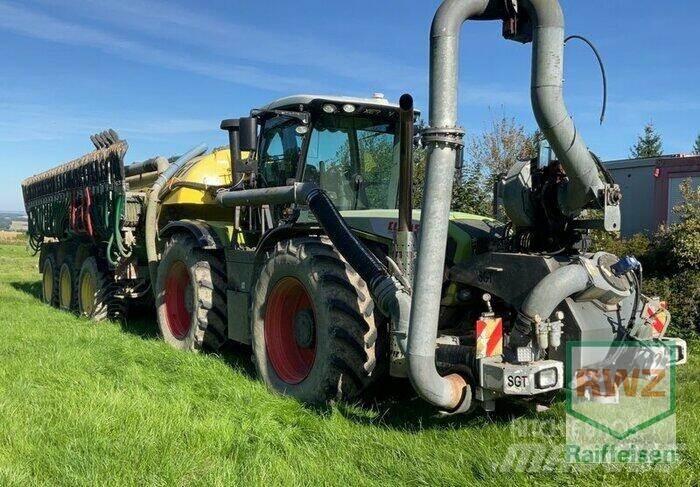 CLAAS XERION 3800 TRAC Διασκορπιστές κοπριάς