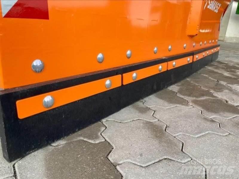  CITY 220 Εκχιονιστήρες και χιονοδιώχτες