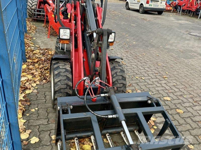 Schäffer 2028 Εμπρόσθιοι φορτωτές και σκαπτικά