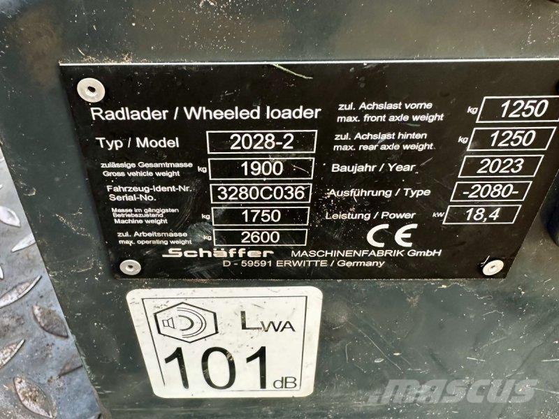 Schäffer 2028 Εμπρόσθιοι φορτωτές και σκαπτικά