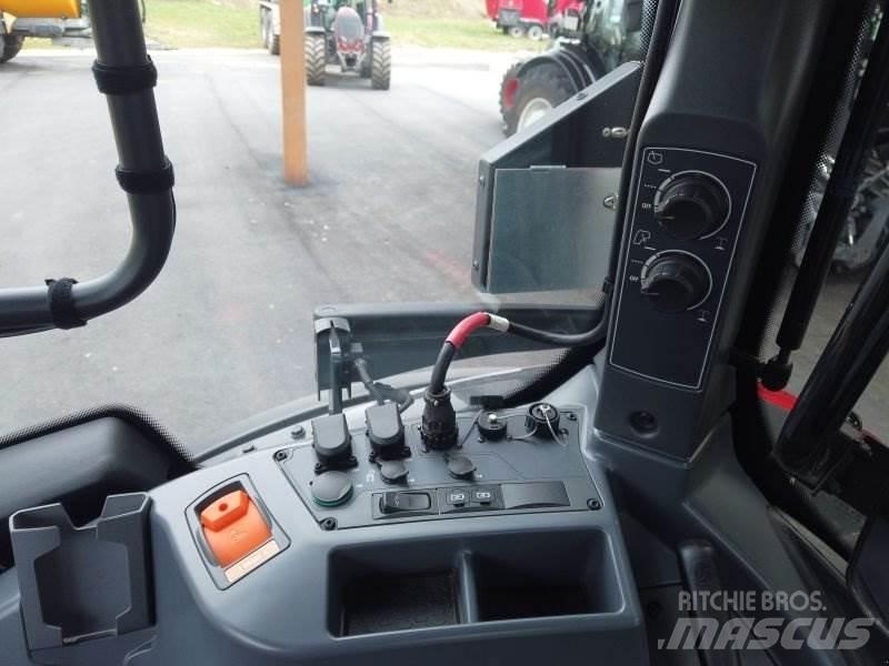 Valtra Q305 Τρακτέρ