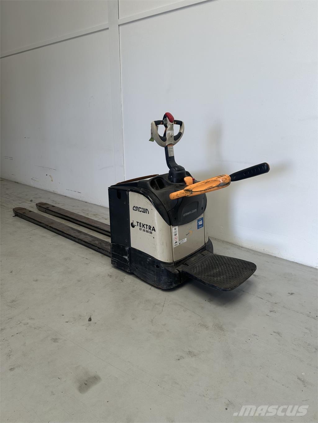 Crown WT3040 Χειροκίνητο περονοφόρο ανυψωτικό με πλατφόρμα