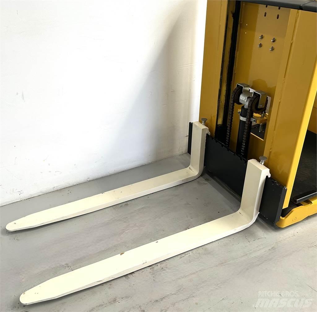 Hyster K1.0L Περονοφόρο ανυψωτικό συλλογής παραγγελιών μεσαίου ύψους