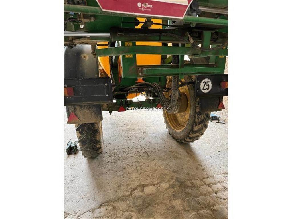 John Deere 832I Ρυμουλκούμενα ψεκαστικά