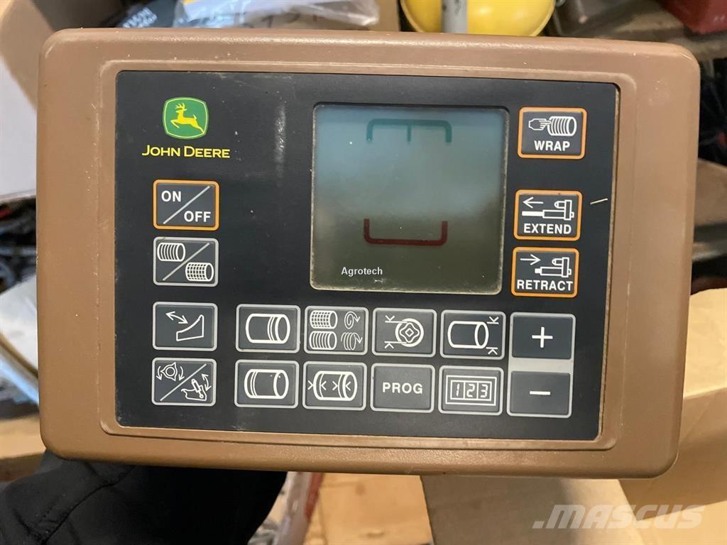 John Deere V451M Πρέσες κυλινδρικών δεμάτων
