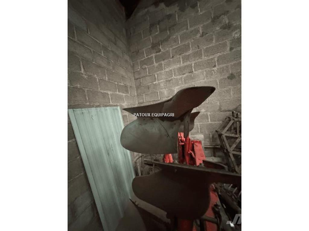 Kuhn MASTER 100 Συμβατικά άροτρα