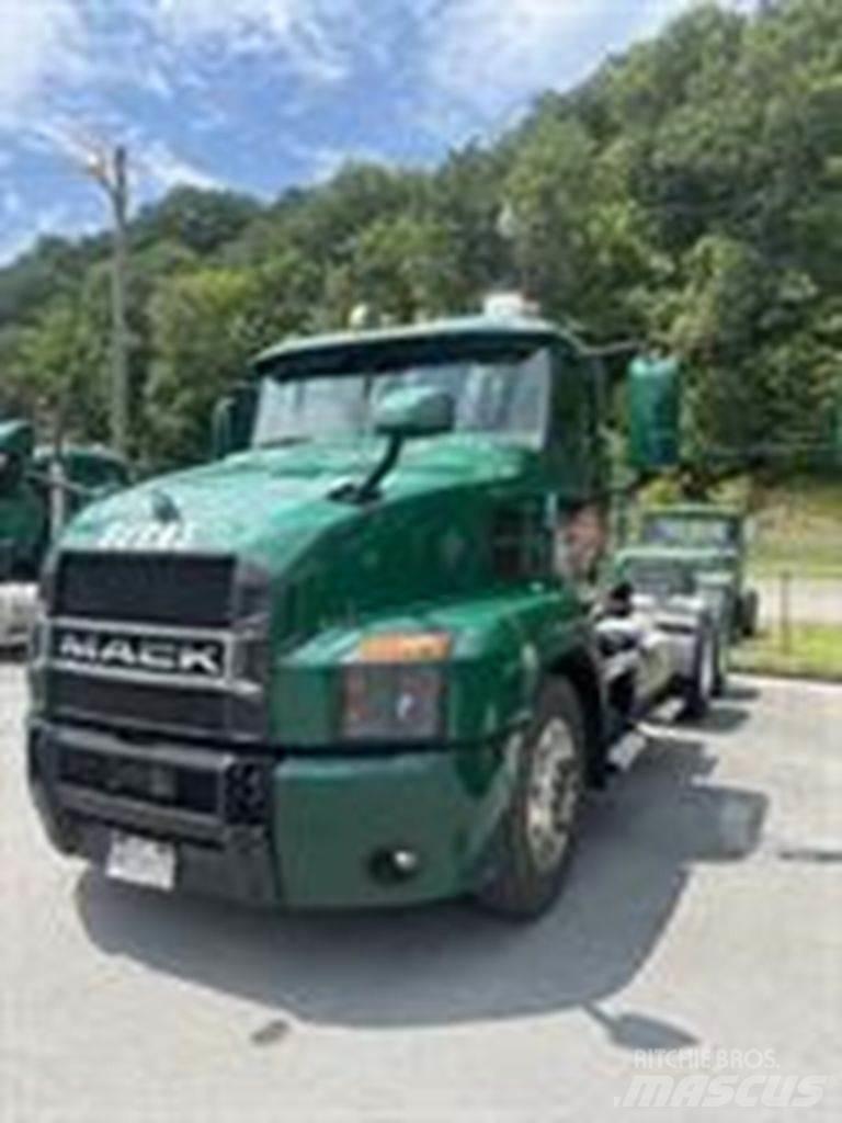 Mack AN64T Τράκτορες