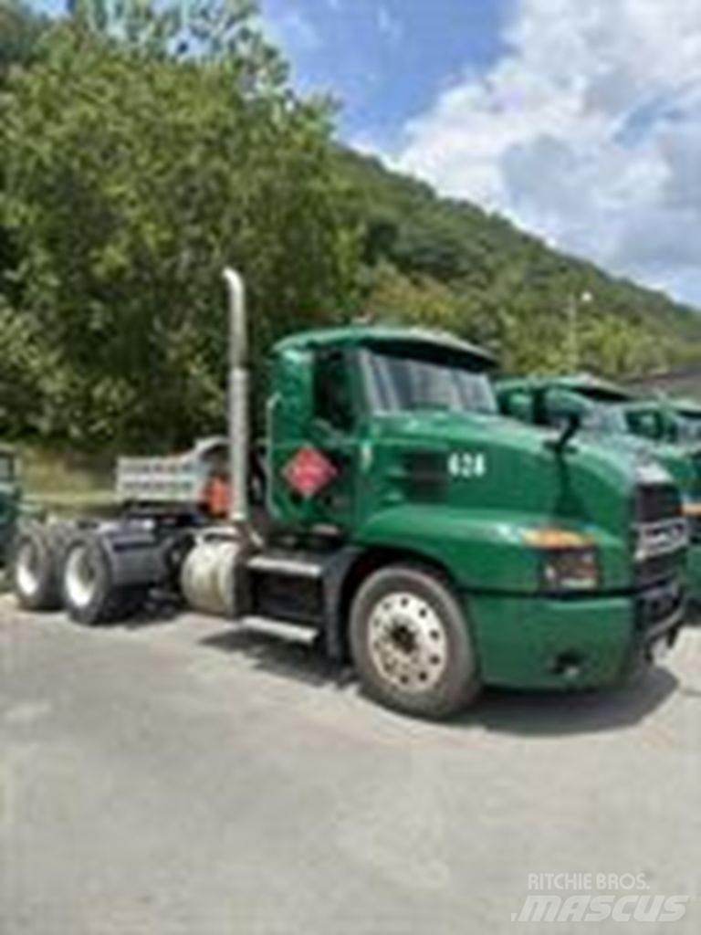 Mack AN64T Τράκτορες