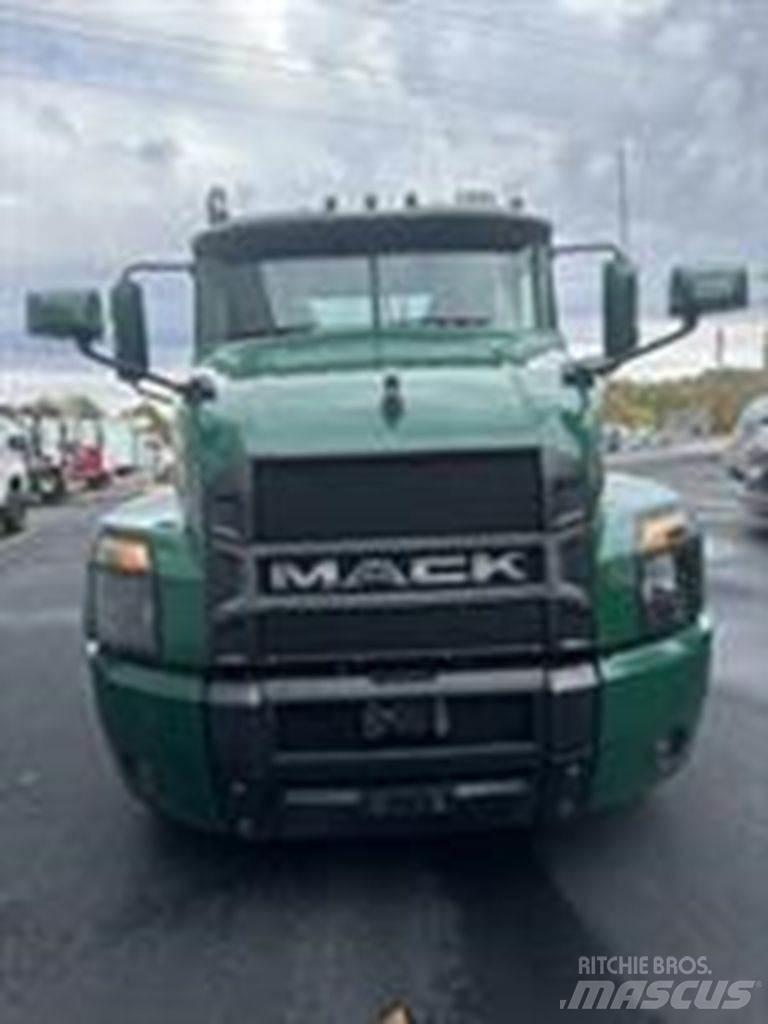 Mack AN64T Τράκτορες