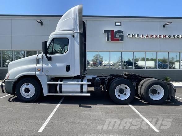 Freightliner CASCADIA 126 Τράκτορες