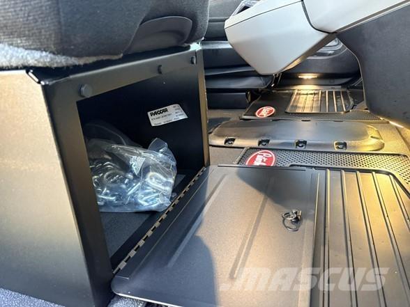 Peterbilt 567 Φορτηγά Ανατροπή