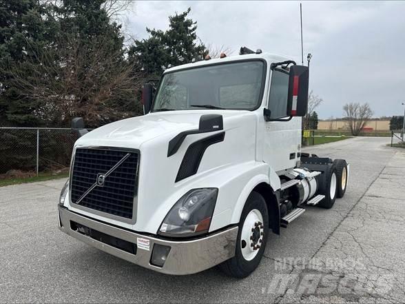 Volvo VNL42T300 Τράκτορες