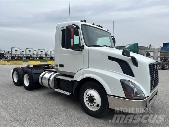 Volvo VNL42T300 Τράκτορες