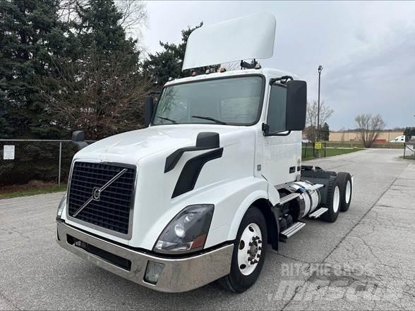 Volvo VNL42T300 Τράκτορες