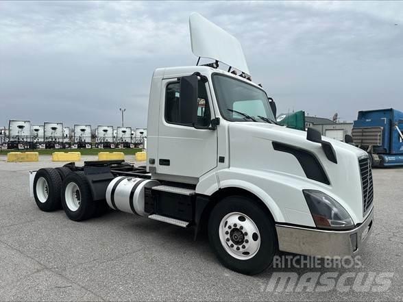 Volvo VNL42T300 Τράκτορες