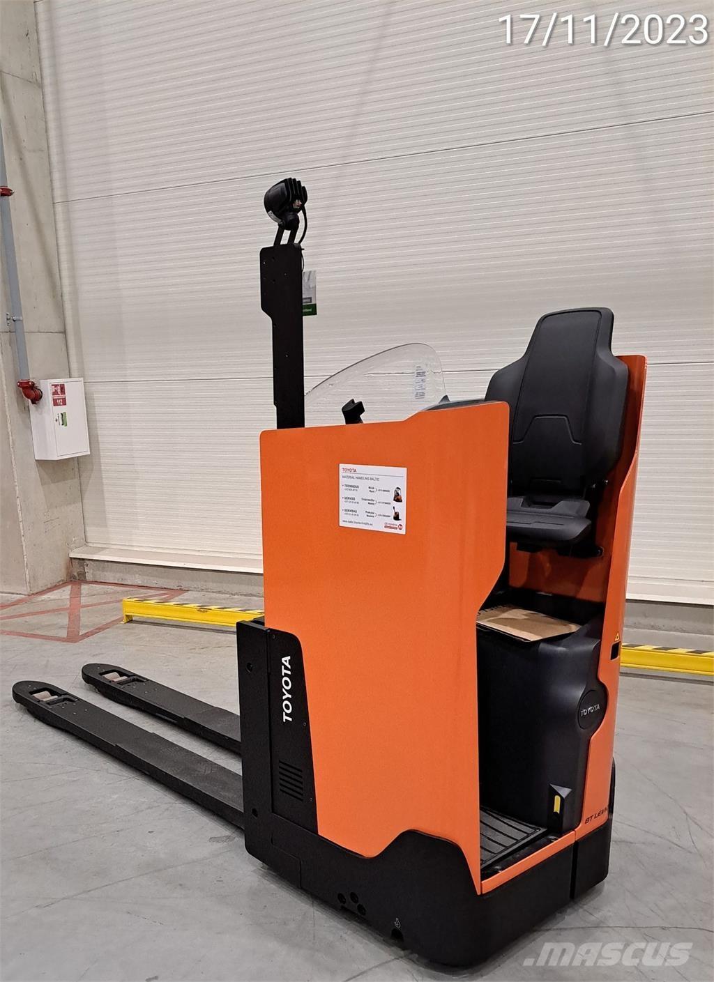 BT LSI200 Χειροκίνητο περονοφόρο ανυψωτικό με πλατφόρμα