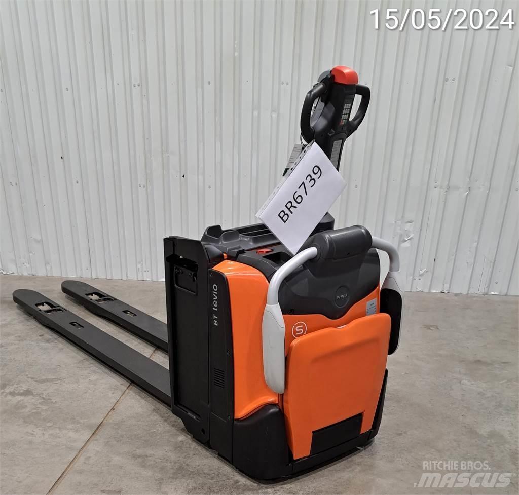 BT LPE200/8 Χειροκίνητο ανυψωτικό αμαξίδιο