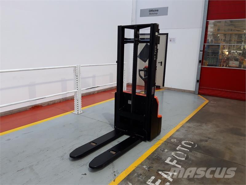 BT SHE100 Χειροκίνητα παλετοφόρα