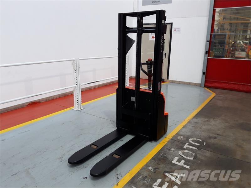 BT SHE100 Χειροκίνητα παλετοφόρα