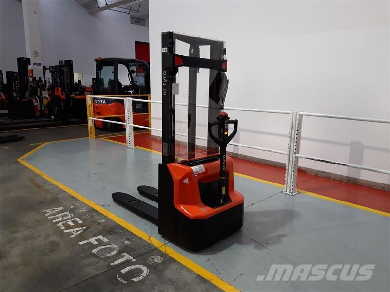 BT SHE100 Χειροκίνητα παλετοφόρα