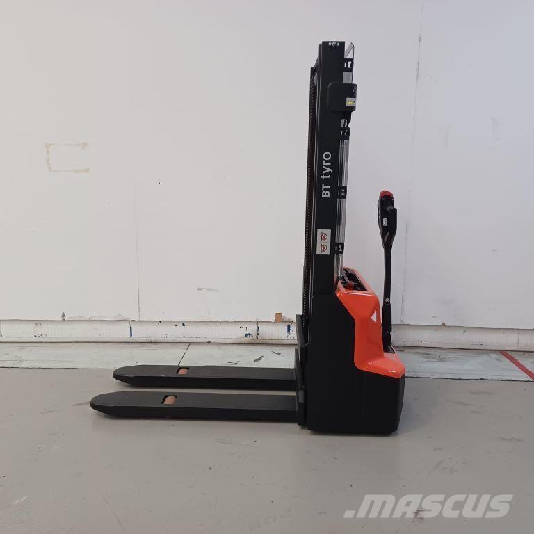 BT SHE100 Χειροκίνητα παλετοφόρα