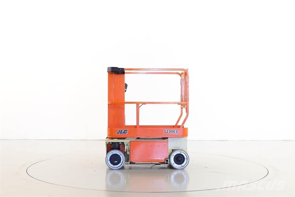 JLG 1230ES Ανυψωτήρες με κατακόρυφους πυλώνες