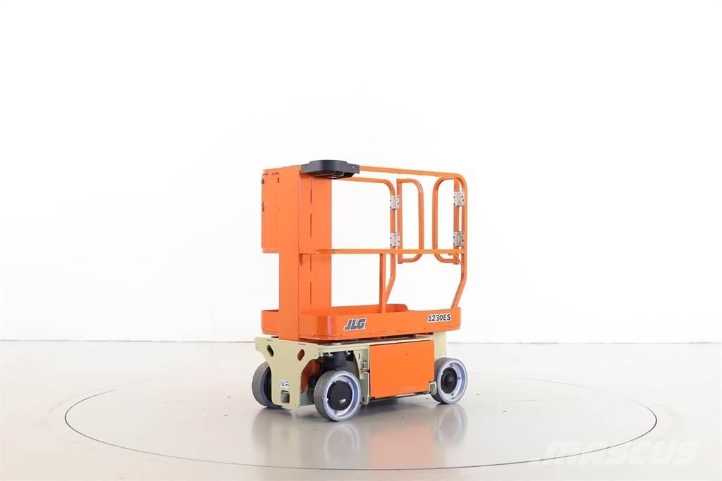 JLG 1230ES Ανυψωτήρες με κατακόρυφους πυλώνες