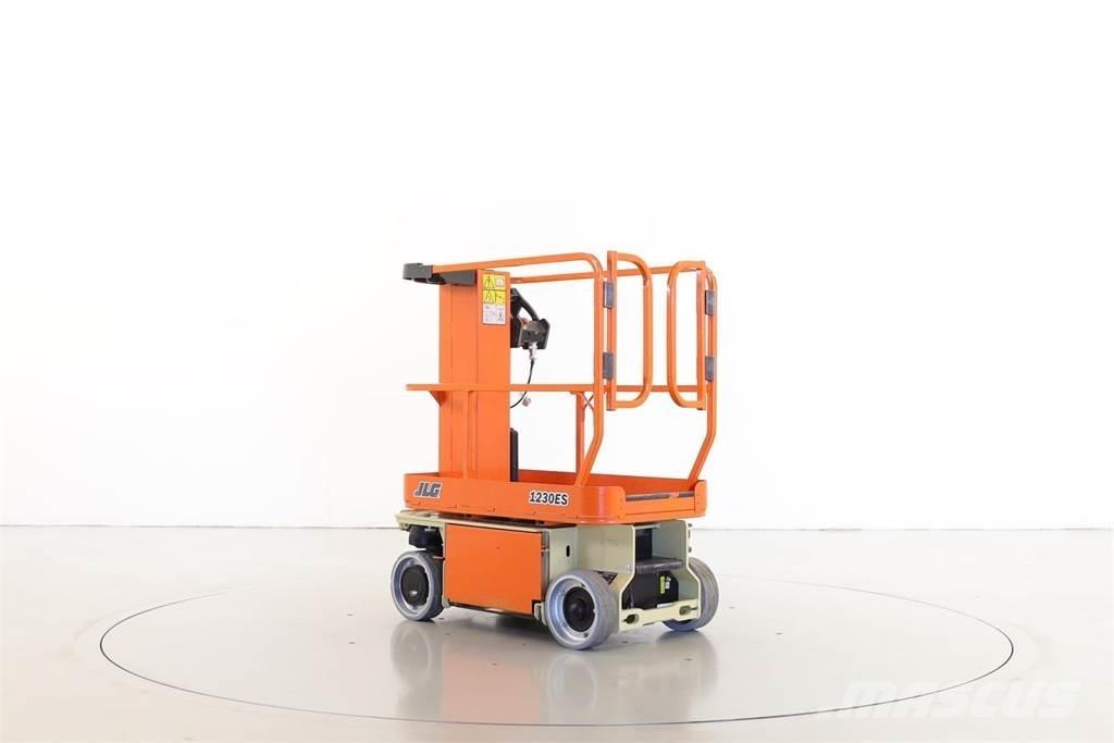 JLG 1230ES Ανυψωτήρες με κατακόρυφους πυλώνες